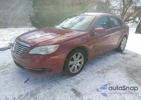 2013 Chrysler 200 Touring z USA, uszkodzony, nr VIN 1C3CCBBB0DN577137